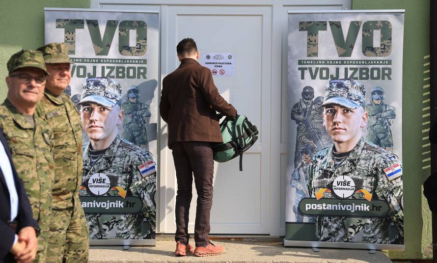 Ministar Anušić i general Kundid na prvom danu TVO-a na Slunju