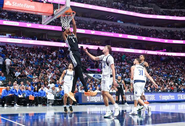 NBA: San Antonio Spurs at Dallas Mavericks