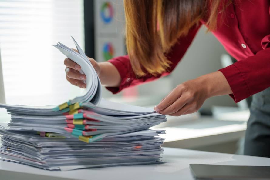Businesswoman,Browsing,Through,Various,Documents,,Efficiently,Organizing,Files,And,Managing
