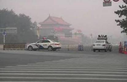 Džipom uletjeli među ljude na trgu u Pekingu, troje poginulih