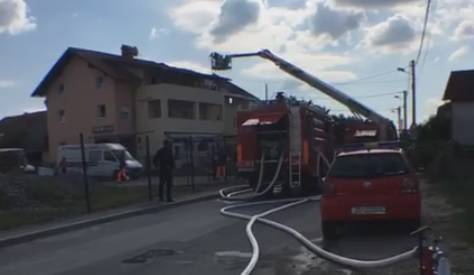 Izbio požar na kući u Retkovcu: Dječak u igri zapalio cijeli kat