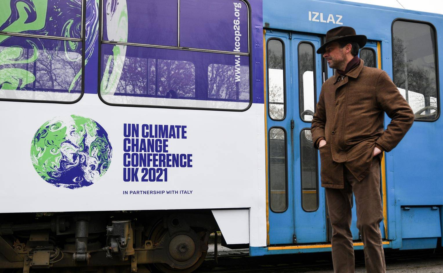 Veleposlnik iz Britanije pustio u promet tramvaj brendiran oznakom COP26