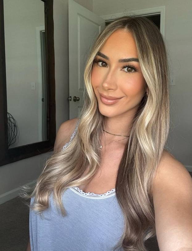 FOTO Alena je ponosna na svoju savršenu stražnjicu! Pokazuje ju stalno i iz svih kuteva...