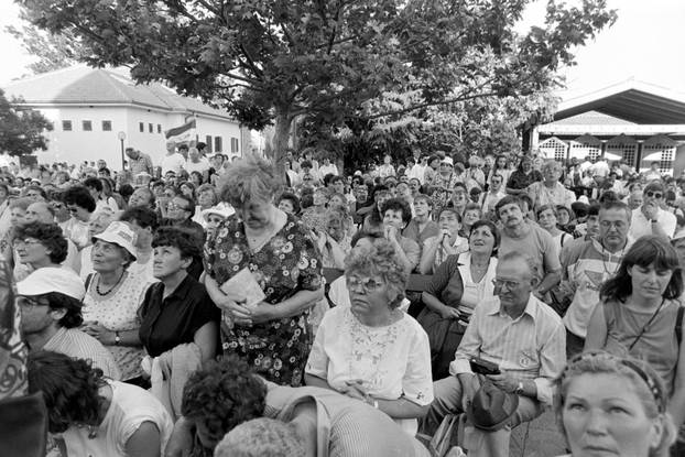 Brojni vjernici na obilježavanju 10. godišnjice ukazanja u Međurgorju, 25.6.1991.