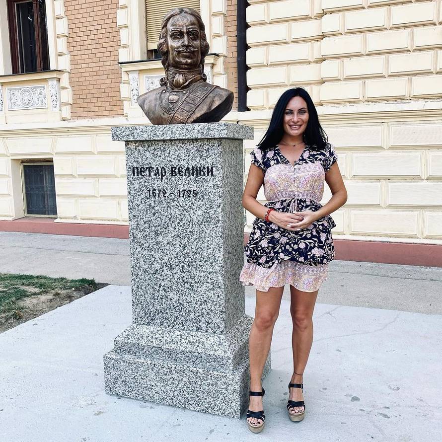 Vučićeva zastupnica: Cura na porno snimci psuje, ja ne. I ne radim takve stvari s više ljudi