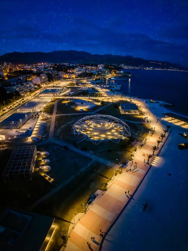 Noćne fotografije novouređenog Žnjanskog platoa