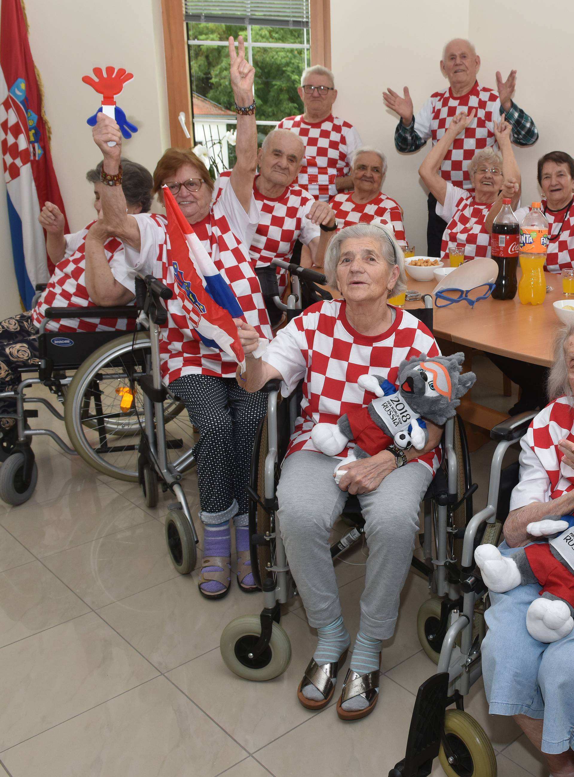 'I mi smo žestoki!': Navijači iz doma - prosjek godina im je 85