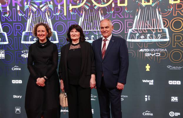 Split: Dolazak uzvanika na svečanu dodjelu 33. glazbene nagrade Porin