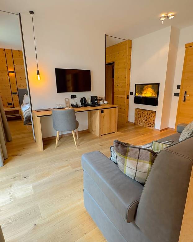 FOTO Ovo je najljepši bazen na Alpama: Topao je, proziran i ima pogled na Dolomite