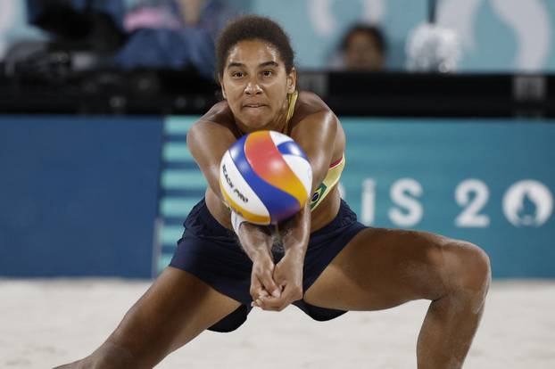 Beach Volleyball - Women's Gold Medal Match - Brazil vs Canada (Ana Patricia/Duda vs Melissa/Brandie)