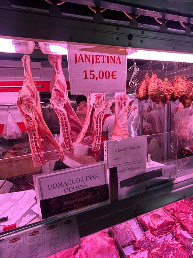FOTO Građani šokirani! Za kilu janjetine 20 eura, rajčice po 7, a orada na Dolcu čak 28 eura