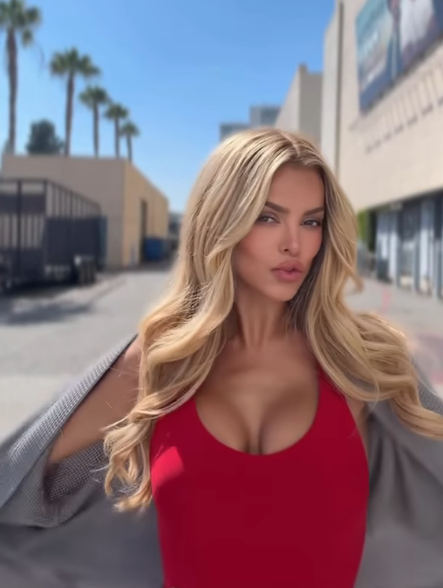 FOTO Brooks Nader zavodi u Baywatch badiću: Svi jedva čekaju gledati kako trči plažom