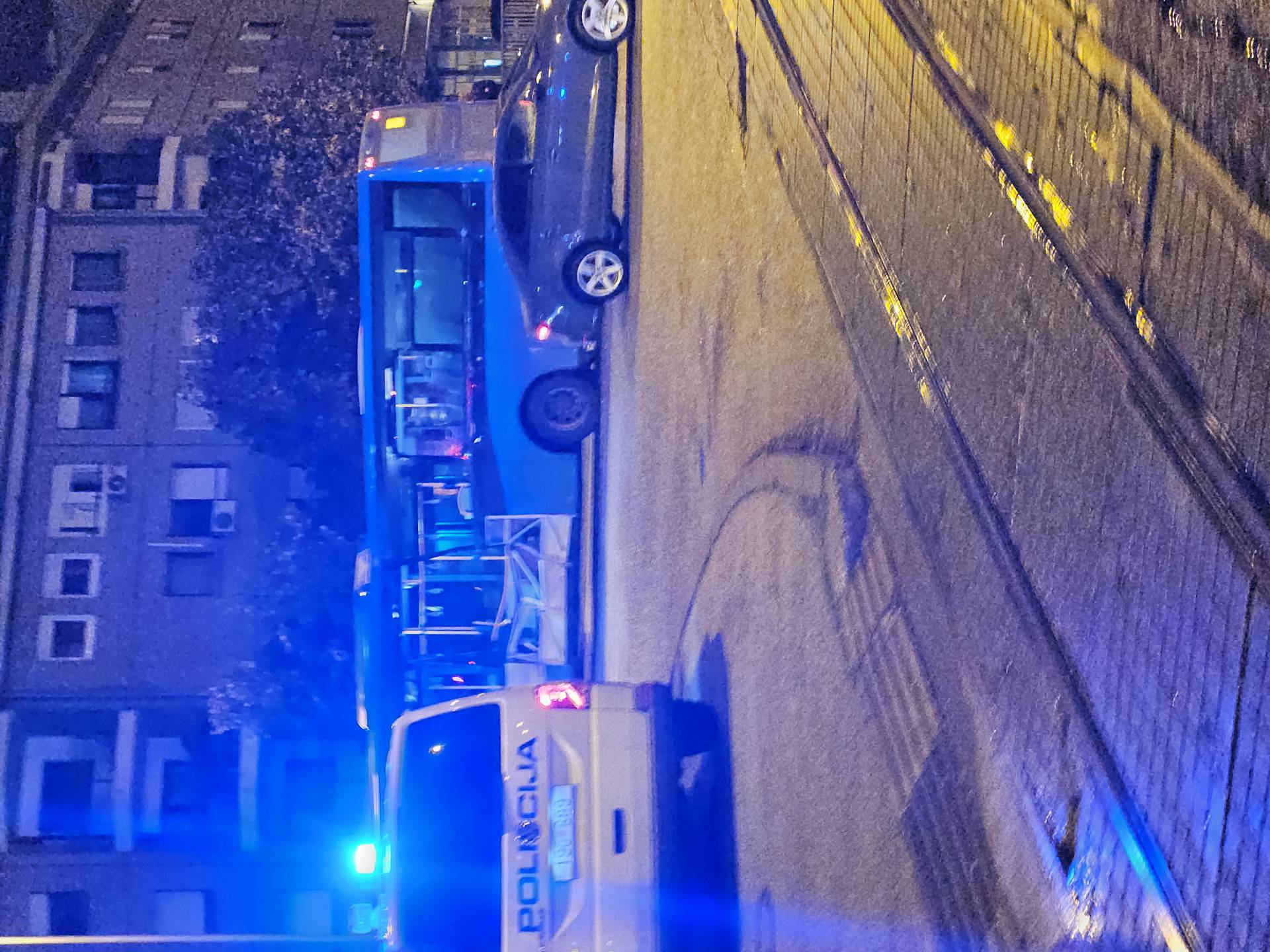 FOTO Jutarnji kaos u Zagrebu: U sudaru autobusa i tramvaja u Dupcu ozlijeđena su dva vozača