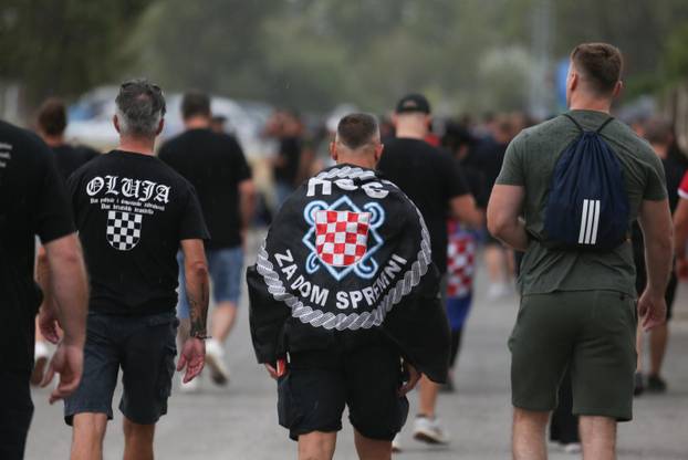 Vukovar: Mnogobrojni obožavatelji Thomsona su krenuli pristizat u posljepodnevnim satima 