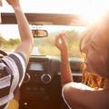 Psiholozi objasnili zašto tako uživamo u pjevanju dok vozimo