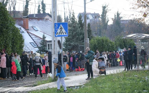 Zagreb: Ogromna gužva na žičari nakon što je na Sljemenu pao snijeg