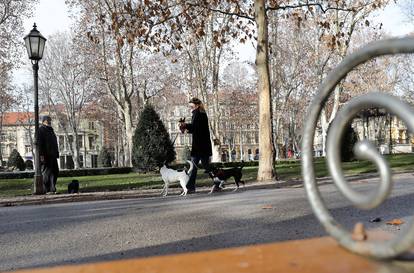 Sunčano subotnje poslijepodne idealno je za šetnju na Zrinjevcu