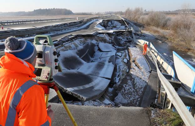 Hole at Baltic Sea freeway gets bigger and bigger