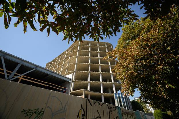 Zagreb: Nakon više desetljeća čekanja napokon počeli radovi, nedovršena zgrada postaje CapriCo Tower