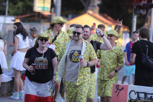 Split: Dolazak posjetitelja na stadion Park Mladeži na kojem započinje Ultra 2025.