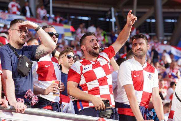Leipzig: Navija?i uo?i po?etka susreta Hrvatske i Italije u 3. kolu skupine B na Europskom prvenstvu