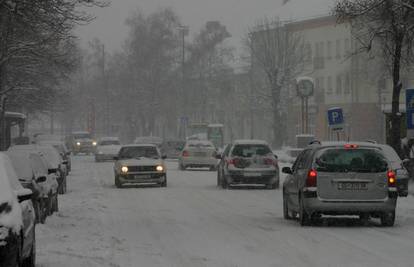 Zastoja u prometu još ima, no ciklona počela slabjeti