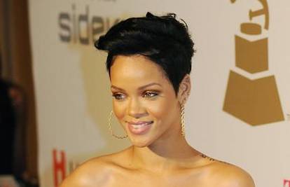 Rihanna želi da joj policija vrati nakit od 5.5 mil kuna