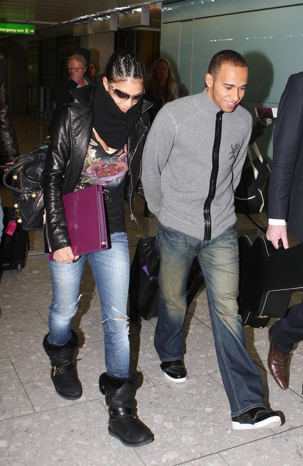 Heathrow: Lewis Hamilton i Nicole Scherzinger na aerodromu Heathrow 