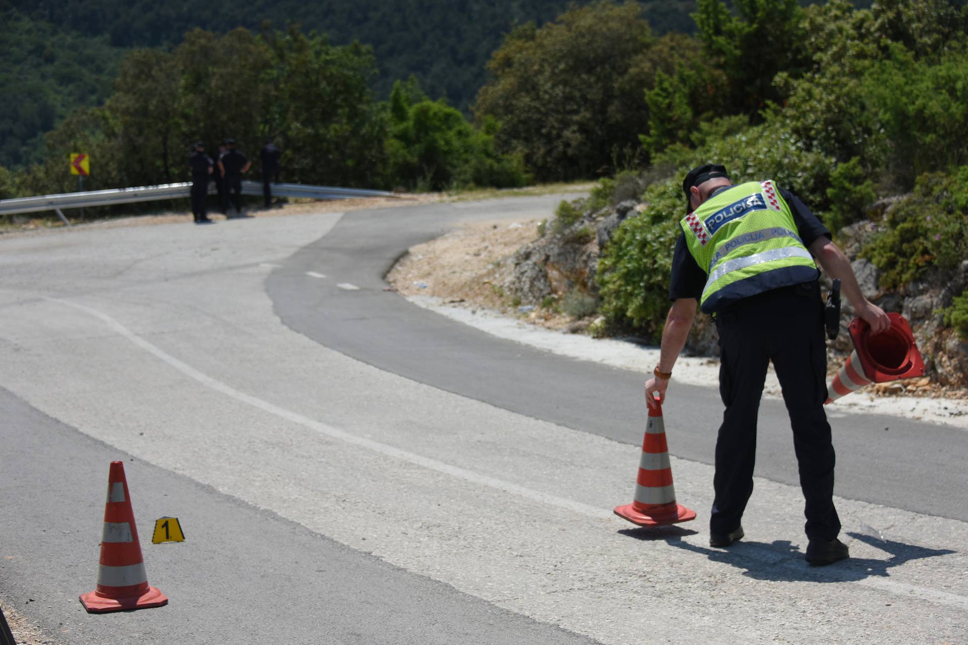 Prikolica puna maturanata prevrnula se kod Labina