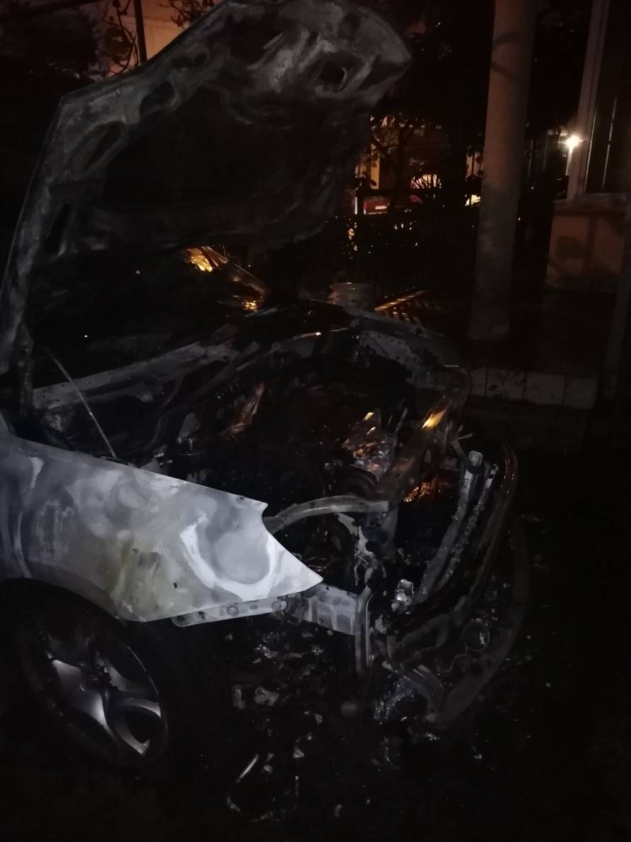 Izgorjela Alfa Romeo u Umagu, netko ju je namjerno zapalio