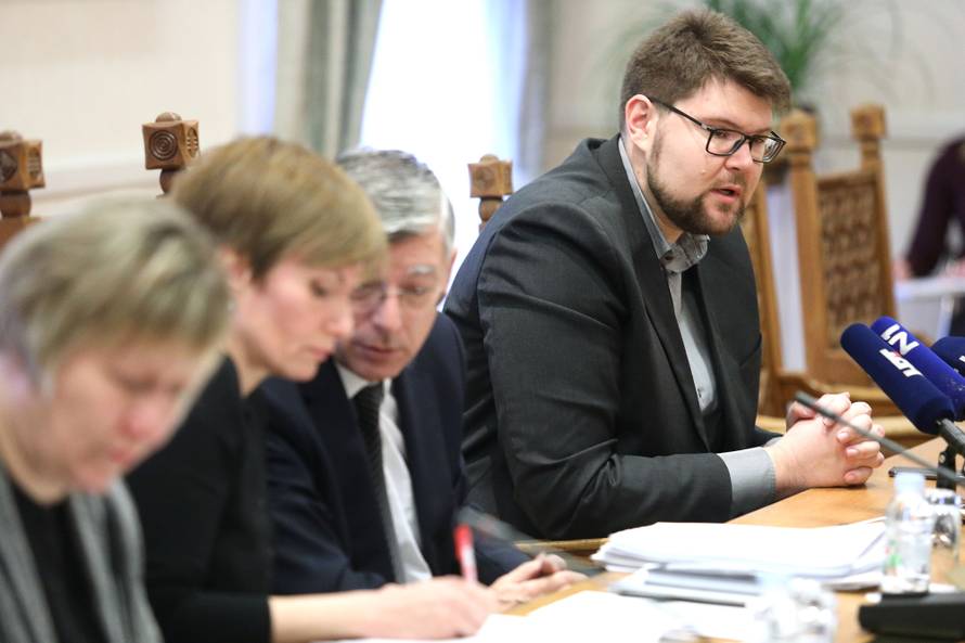 Željko Reiner: 'Ne znam zašto bi građane zanimao Poslovnik'