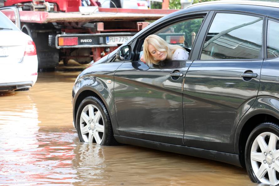 Potopljene ulice Medulina nakon jakog nevremena