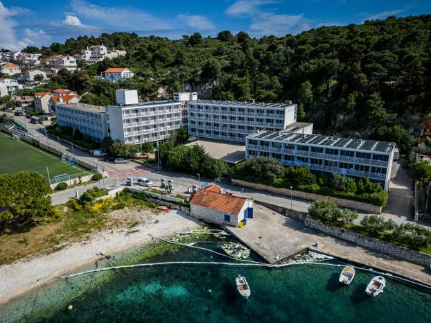 Fotografije iz zraka onečišćenja mora na Hvaru