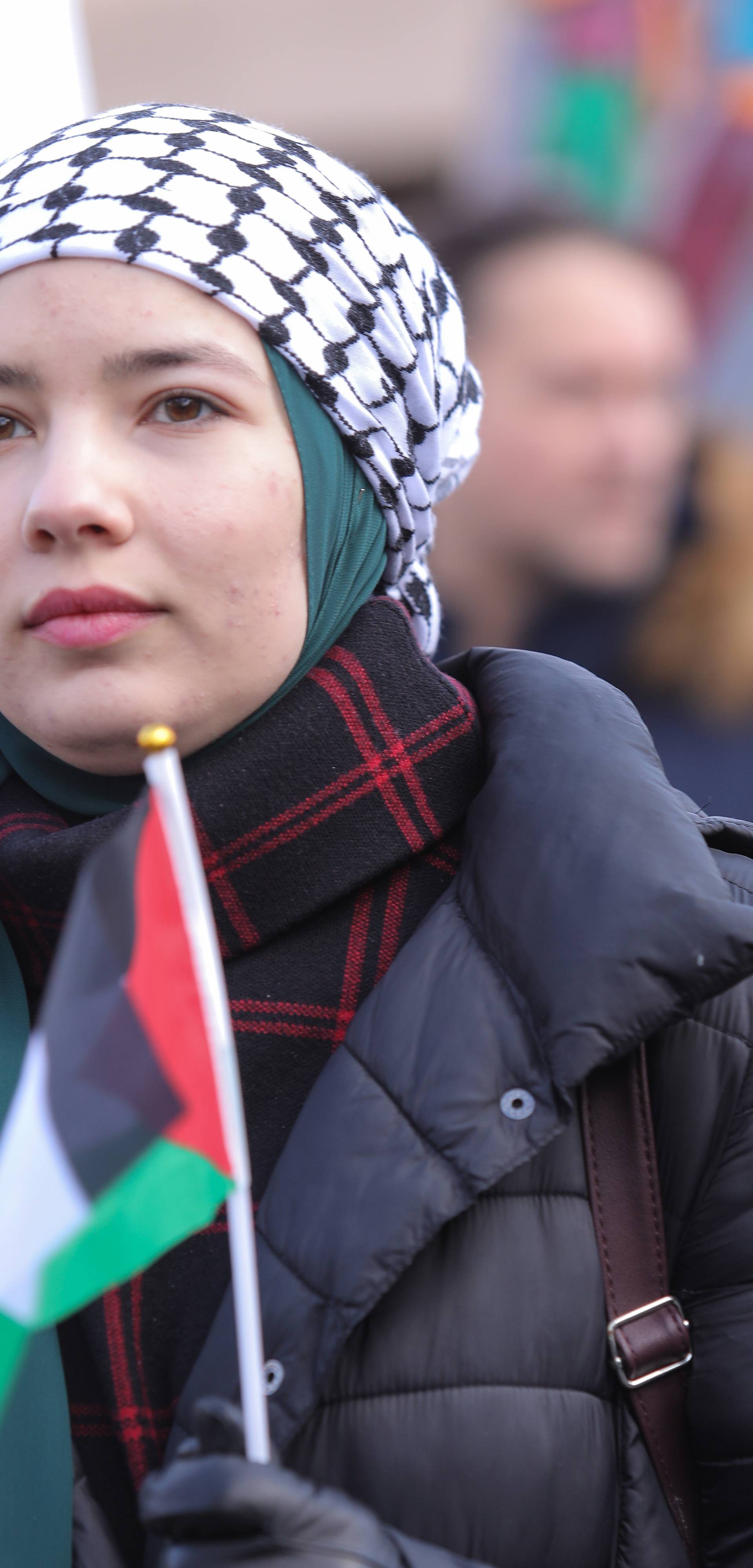 Zagreb: Inicijativa za slobodnu Palestinu održala je mirni skup pod nazivom "Ne u naše ime - mir i sloboda Palestini"