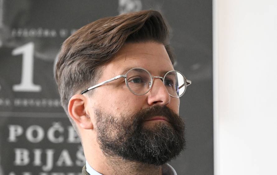 Zagreb: 1100 izlozba Hrvatskog Kraljevstva  u Klovicevim dvorima