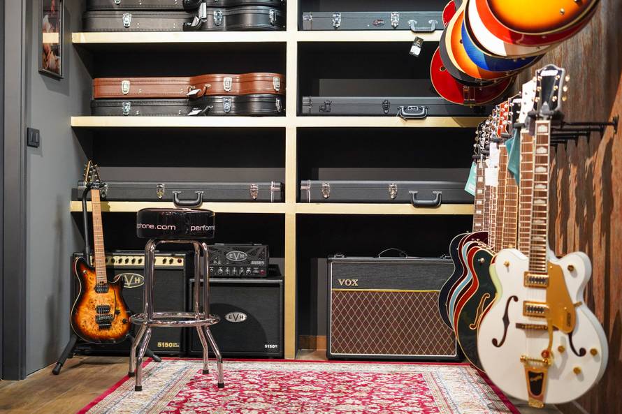 Zagreb: Otvorenje glazbene trgovine glazbenika Gorana Beloševića