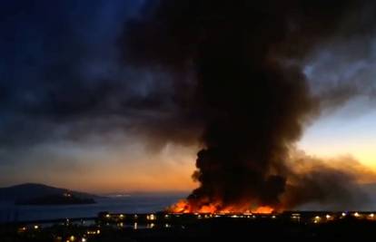 Požar u San Franciscu zahvatio luku, povijesni brod neoštećen