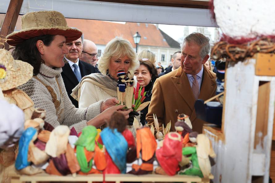 Charles i Camilla u Osijeku: Na trgu ih je dočekalo 2000 ljudi