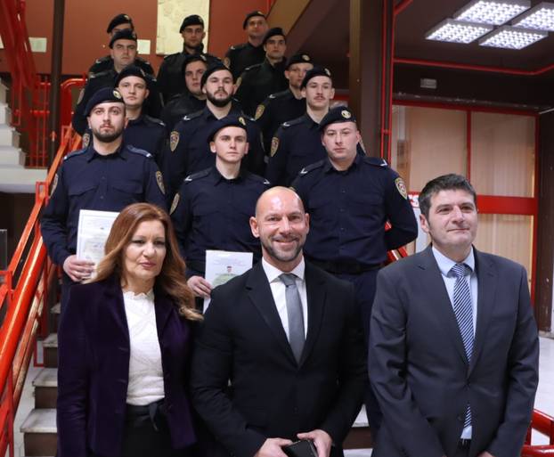 FOTO U Zagrebu prisegnulo 37 polaznika pravosudne policije
