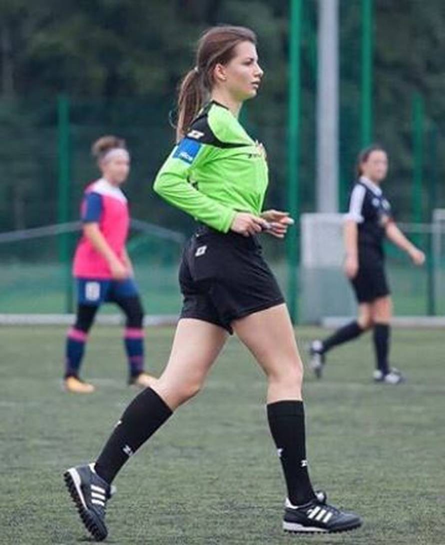 Najseksi sutkinja vratila se na teren: 19 godina starijeg muža upoznala na utakmici - Hajduka