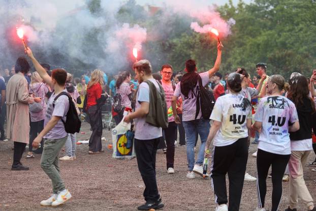 Rijeka: Maturanti srednjih škola širom grada slave kraj srednjoškolskog obrazovanja