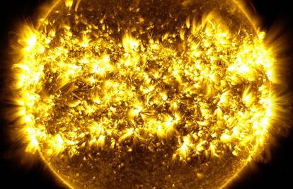 NASA objavila spektakularni video godine dana na Suncu