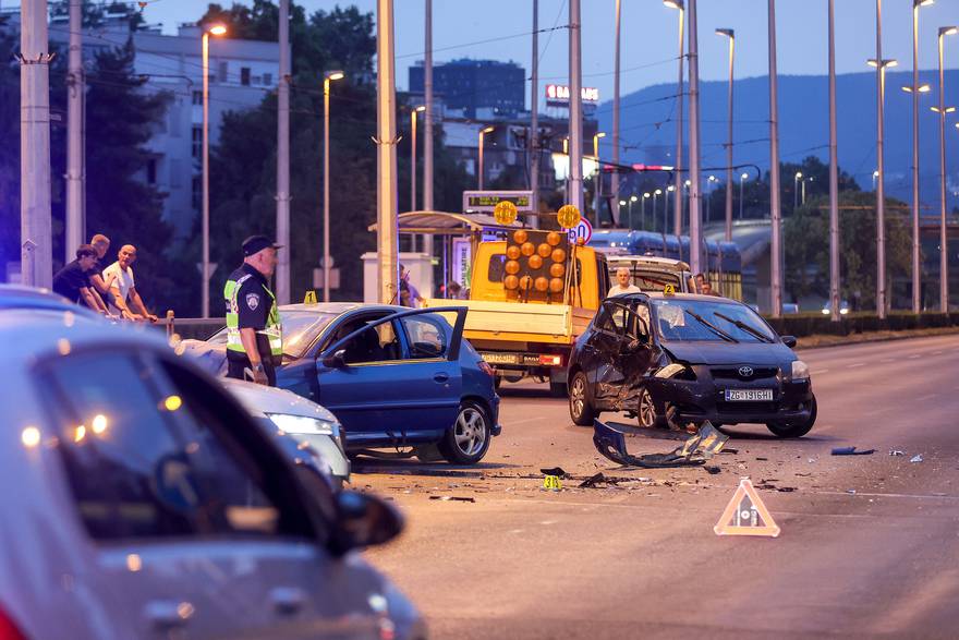 Prometna nesreća na križanju Ulice Milke Trnine i Avenije Marina Držića