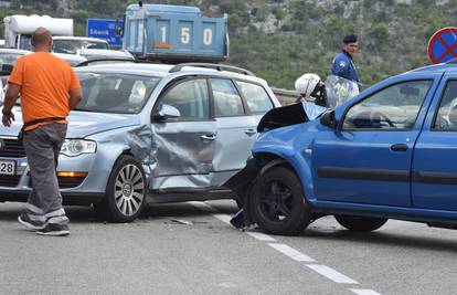 Teška nesreća kod Šibenika: U sudaru auta osmero ozlijeđenih