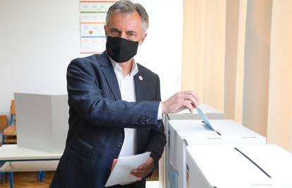 Miroslav Škoro je izašao glasati: 'Želim veće gužve na izborima nego na granicama'