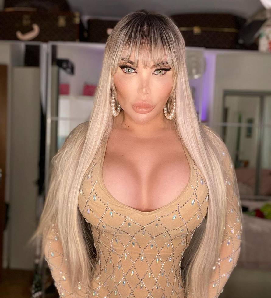 Bivši 'ljudski Ken' je pokazao obline u badiću: 'Kao diva si'