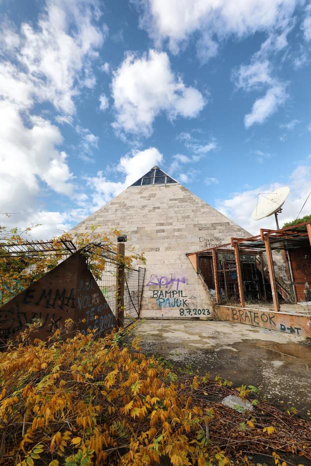 Pula: Propadanje pulske ljepotice Piramide