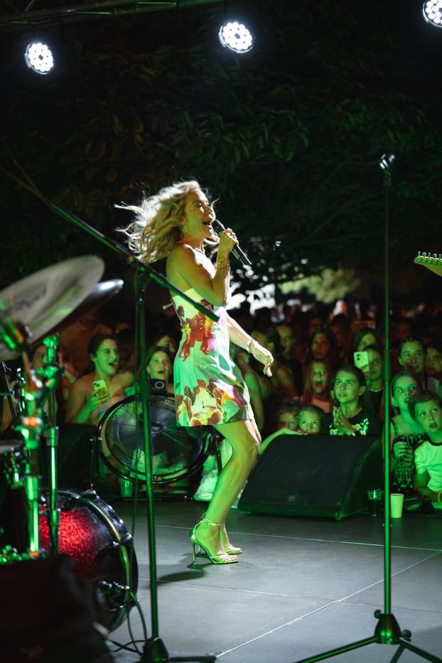 Zaton: Zatonsko ljeto,  koncert Maje  Suput