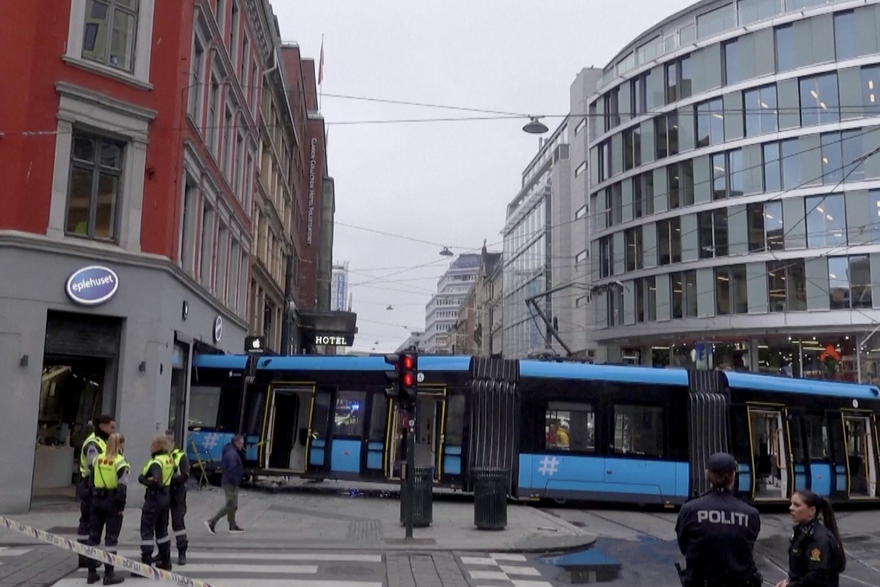 Oslo: Autobus uletio kroz izlog trgovine