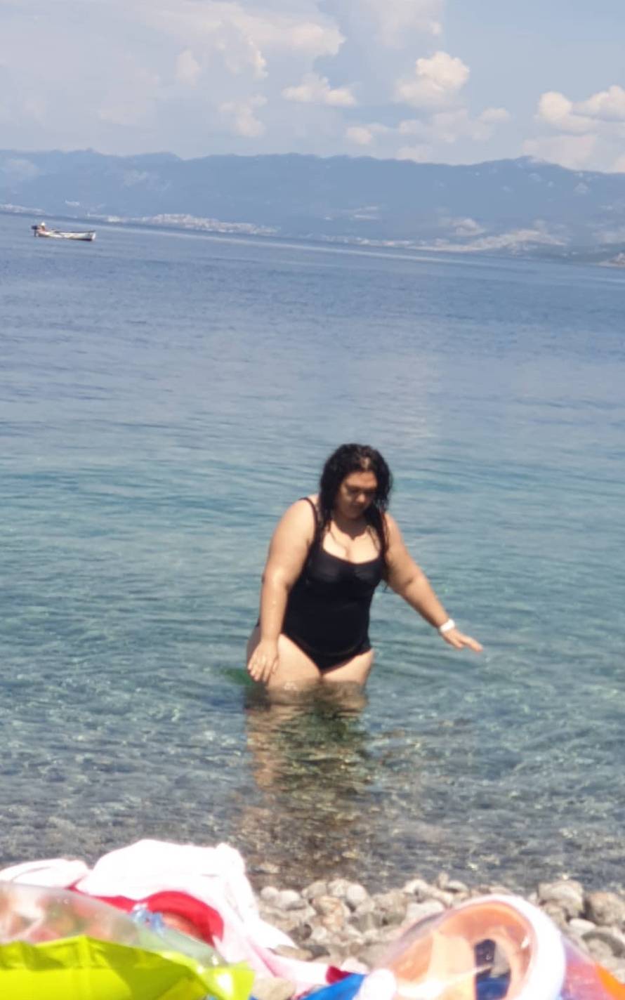 Odvažila se: I Josipa se skinula u badić, a kaže da 'radi' na bebi